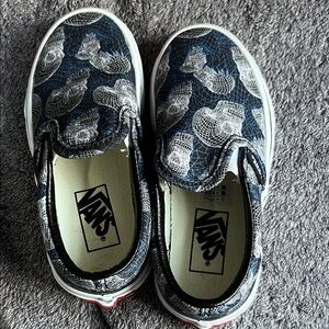 Vans Kids Slip-On Sneakers in Navy with White Shell Pattern